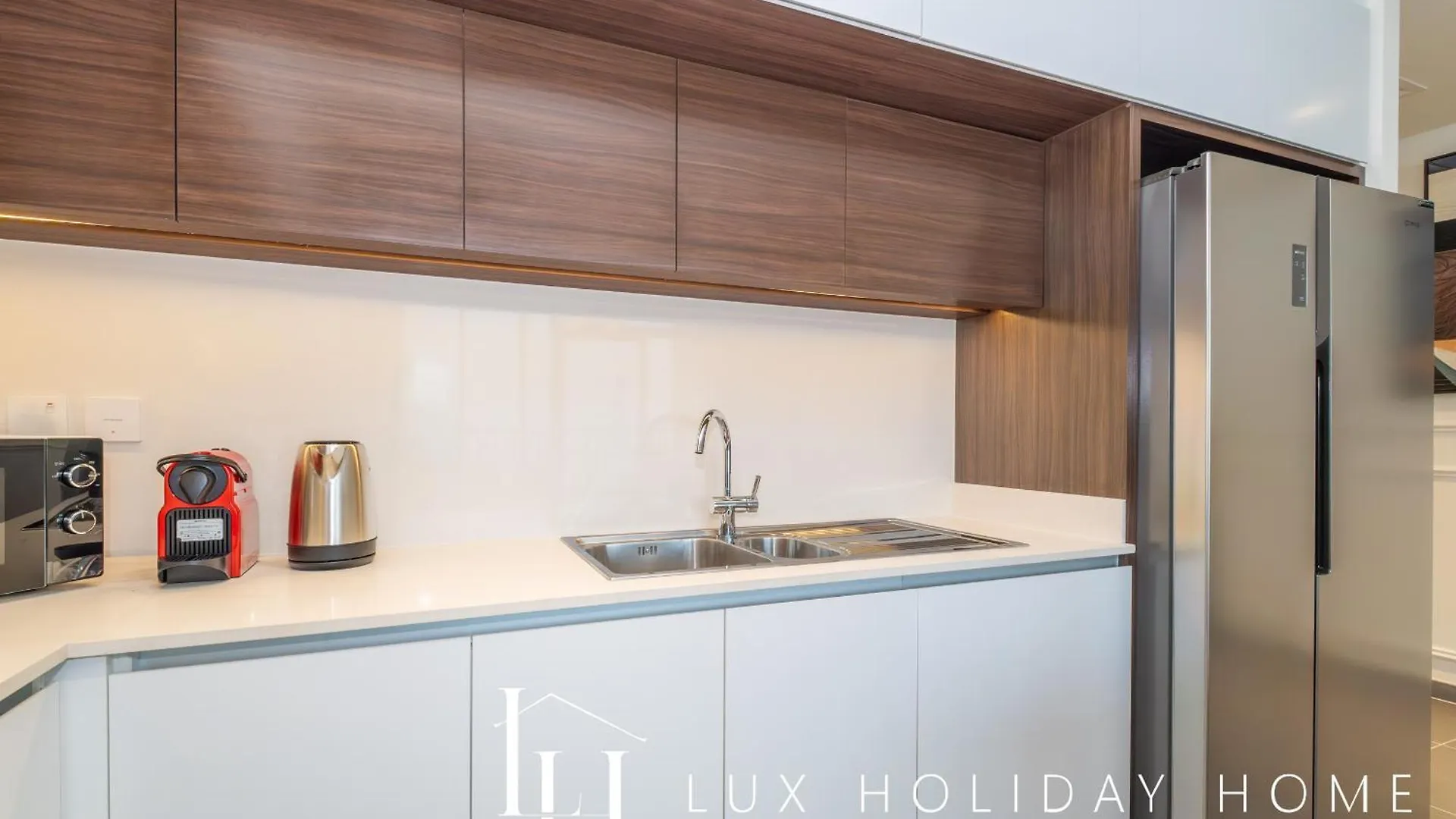 Lux The Dubai Creek Edge Suite