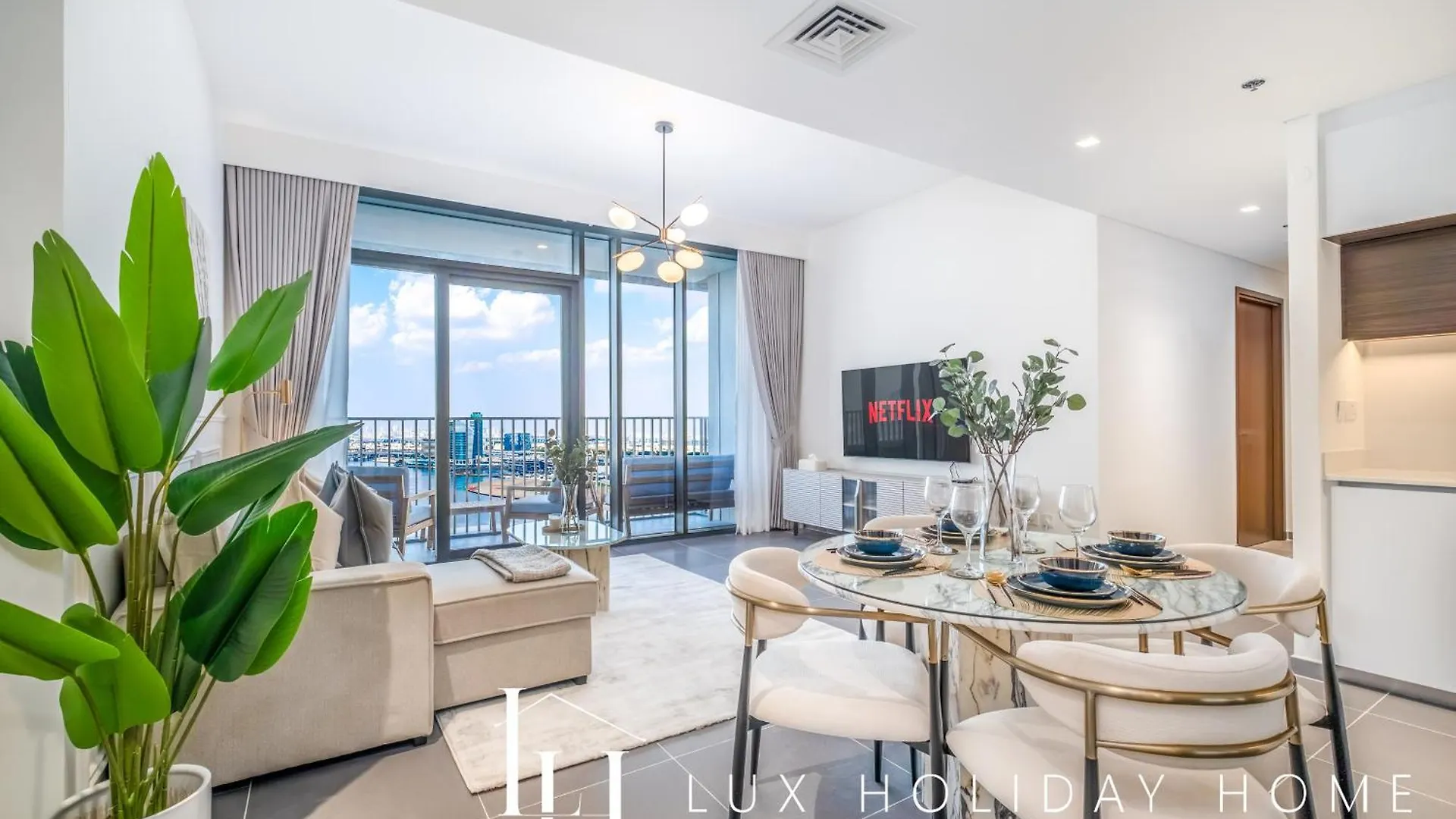 Lux The Dubai Creek Edge Suite Apartment