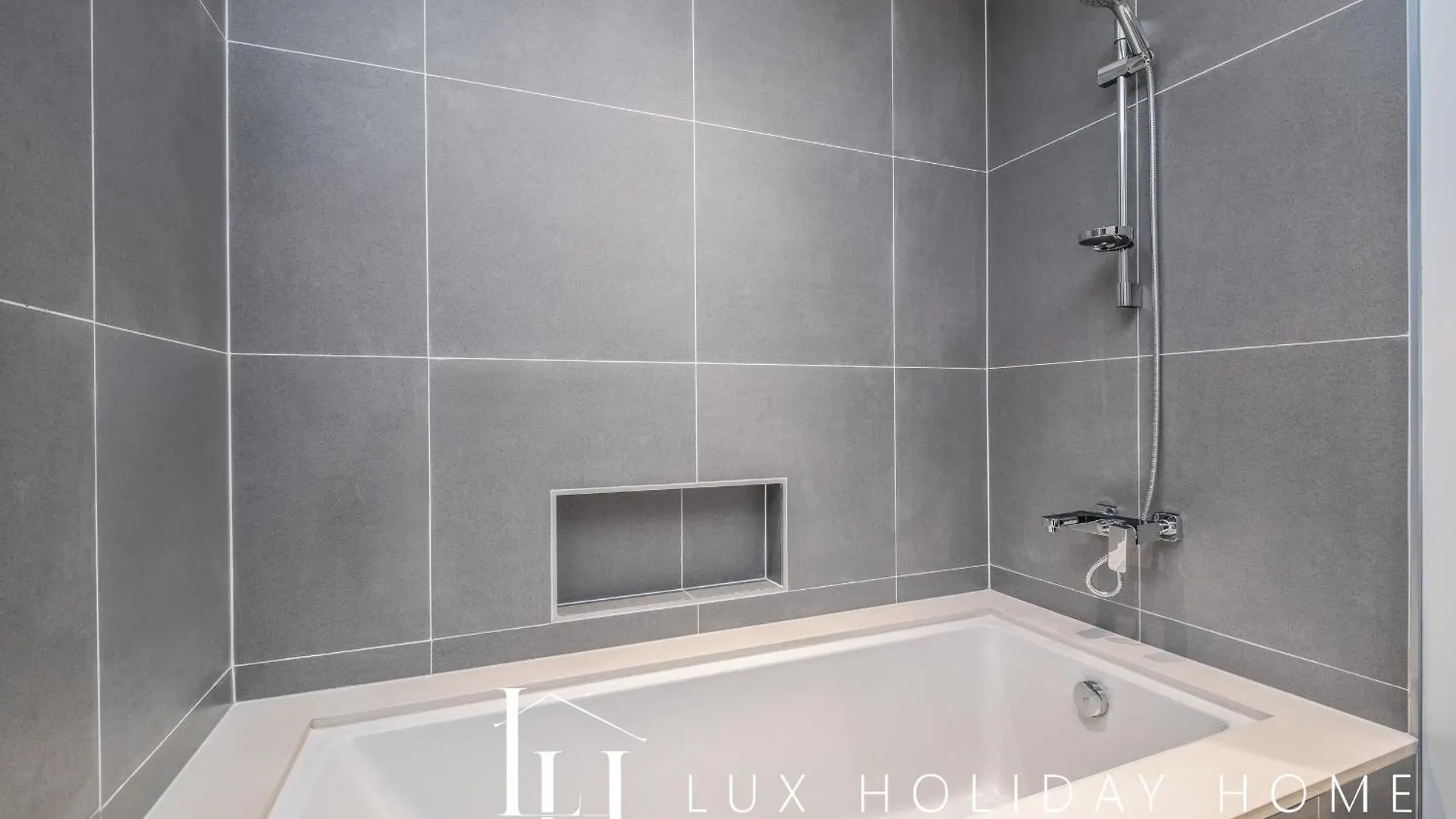 Lux The Dubai Creek Edge Suite