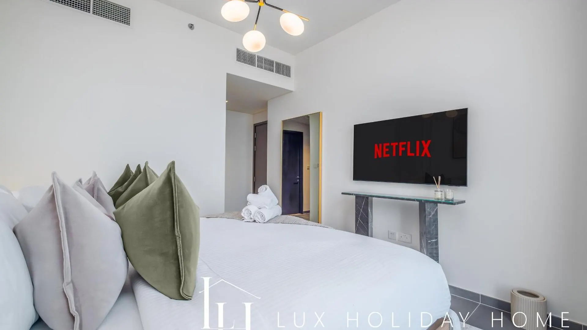 Lux The Dubai Creek Edge Suite Apartment